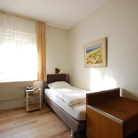 Hotel Haus Isenburg Neu-Isenburg Dış mekan fotoğraf