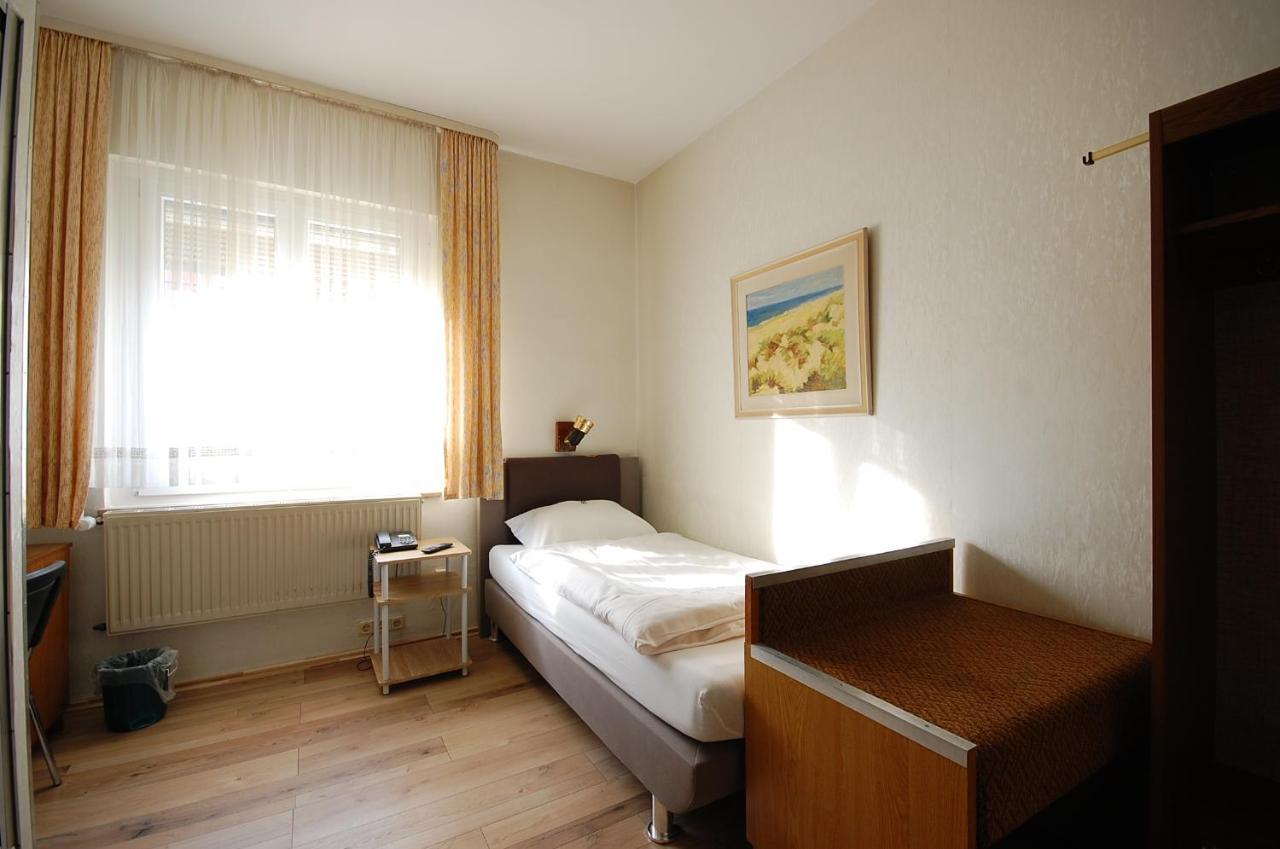 Hotel Haus Isenburg Neu-Isenburg Dış mekan fotoğraf