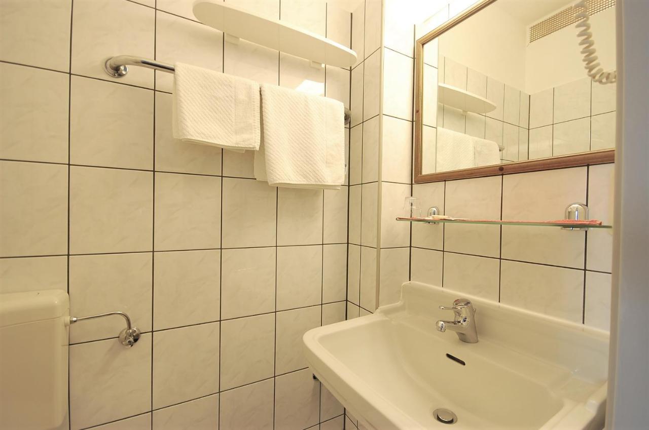 Hotel Haus Isenburg Neu-Isenburg Dış mekan fotoğraf