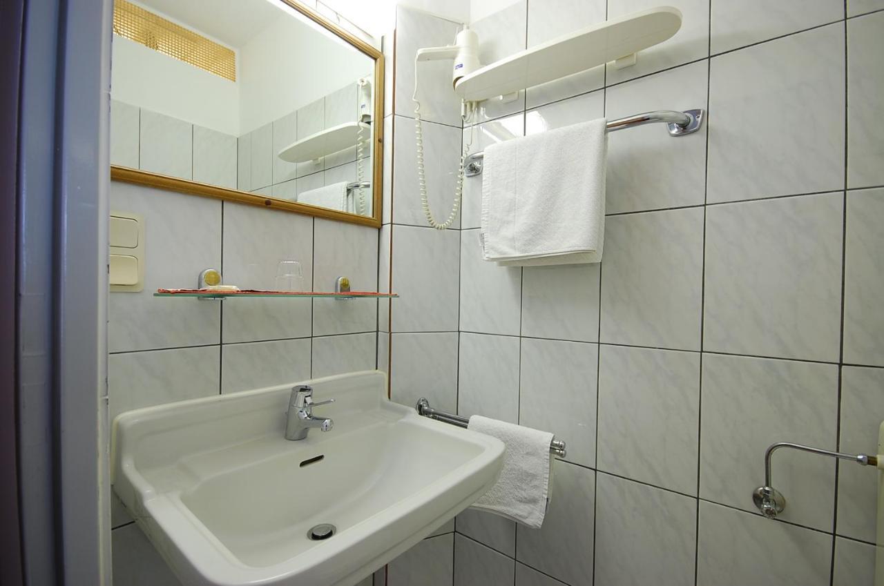 Hotel Haus Isenburg Neu-Isenburg Dış mekan fotoğraf
