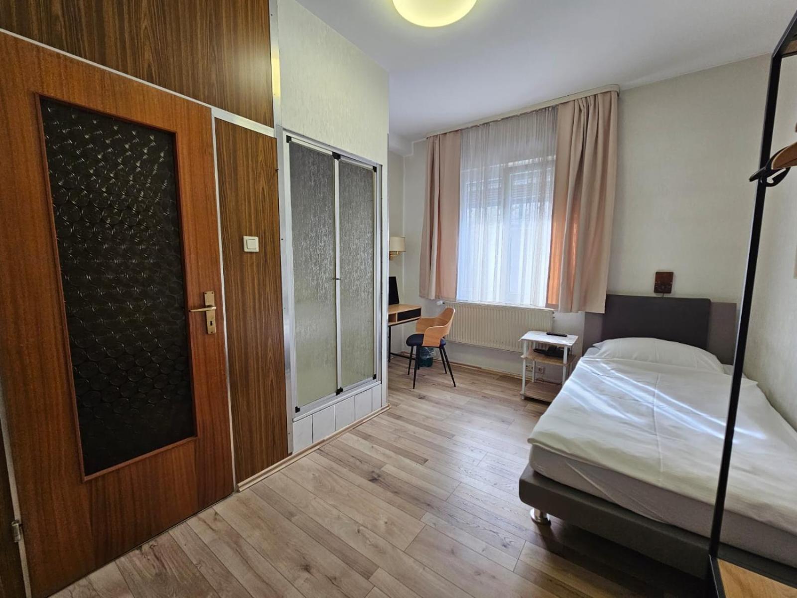 Hotel Haus Isenburg Neu-Isenburg Dış mekan fotoğraf