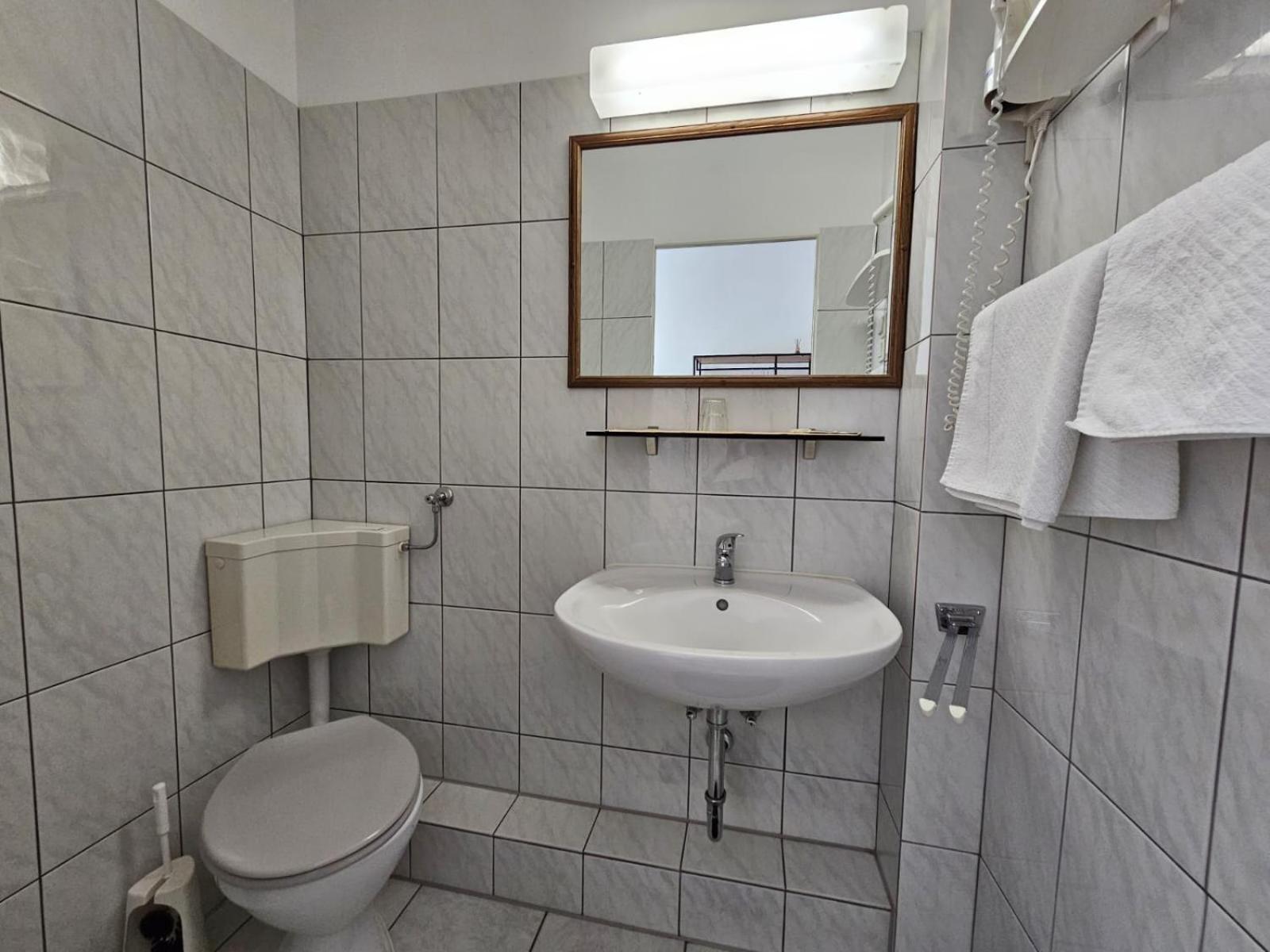Hotel Haus Isenburg Neu-Isenburg Dış mekan fotoğraf
