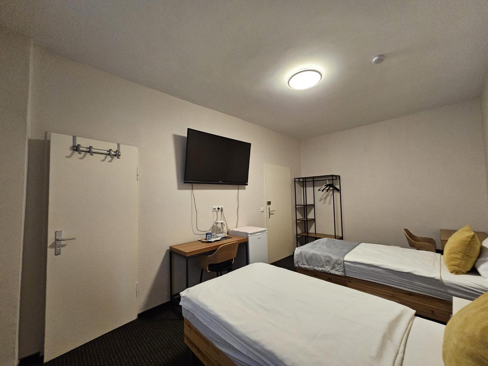 Hotel Haus Isenburg Neu-Isenburg Dış mekan fotoğraf