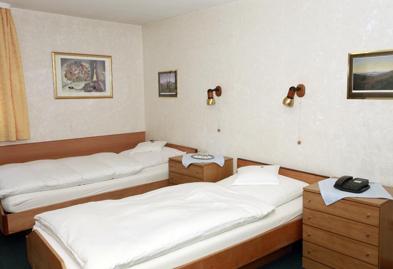 Hotel Haus Isenburg Neu-Isenburg Dış mekan fotoğraf