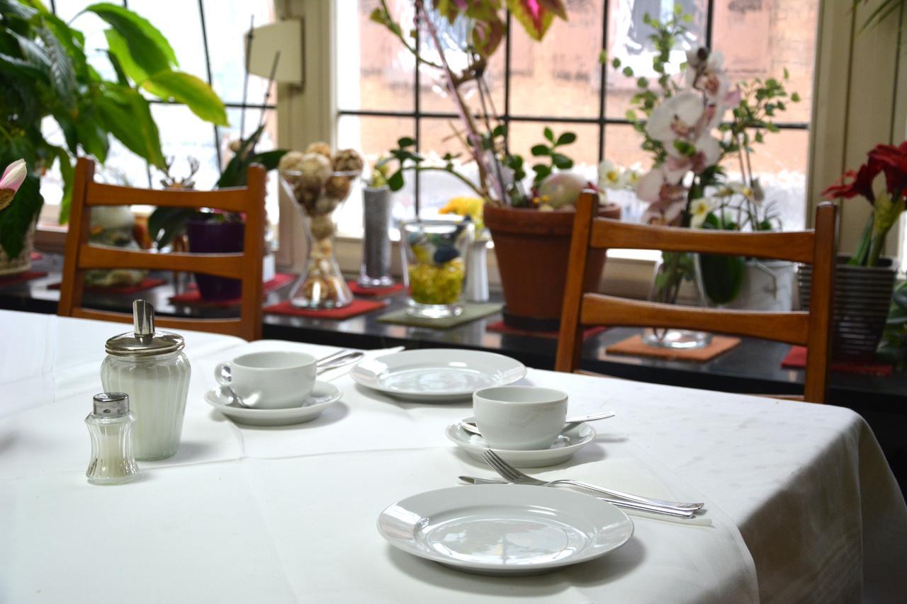 Hotel Haus Isenburg Neu-Isenburg Dış mekan fotoğraf